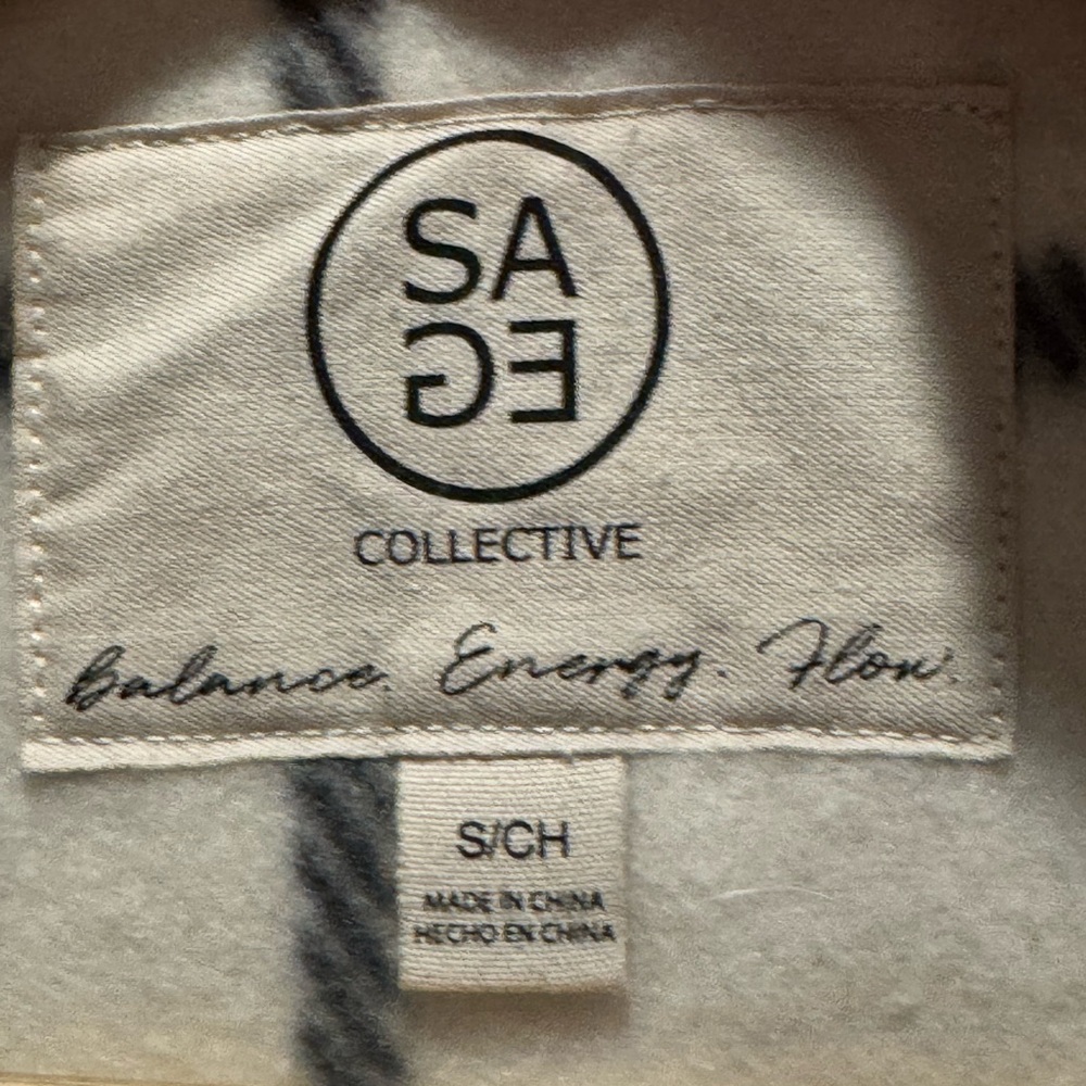 Women's Cream Sherpa Vest - Picture 3 of 5